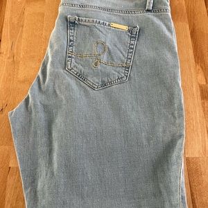Lilly Pulitzer cropped jeans w/ embroidered bottom. Fits more like a 10/12